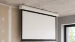 Deckenmontage einer Leinwand: DIY-Schritt-fuer-Schritt ohne Profiwerkzeug